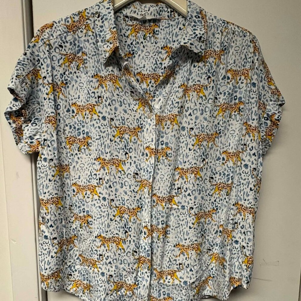 Jane + Delancey medium blue leopard cat short sleeve button-down shirt